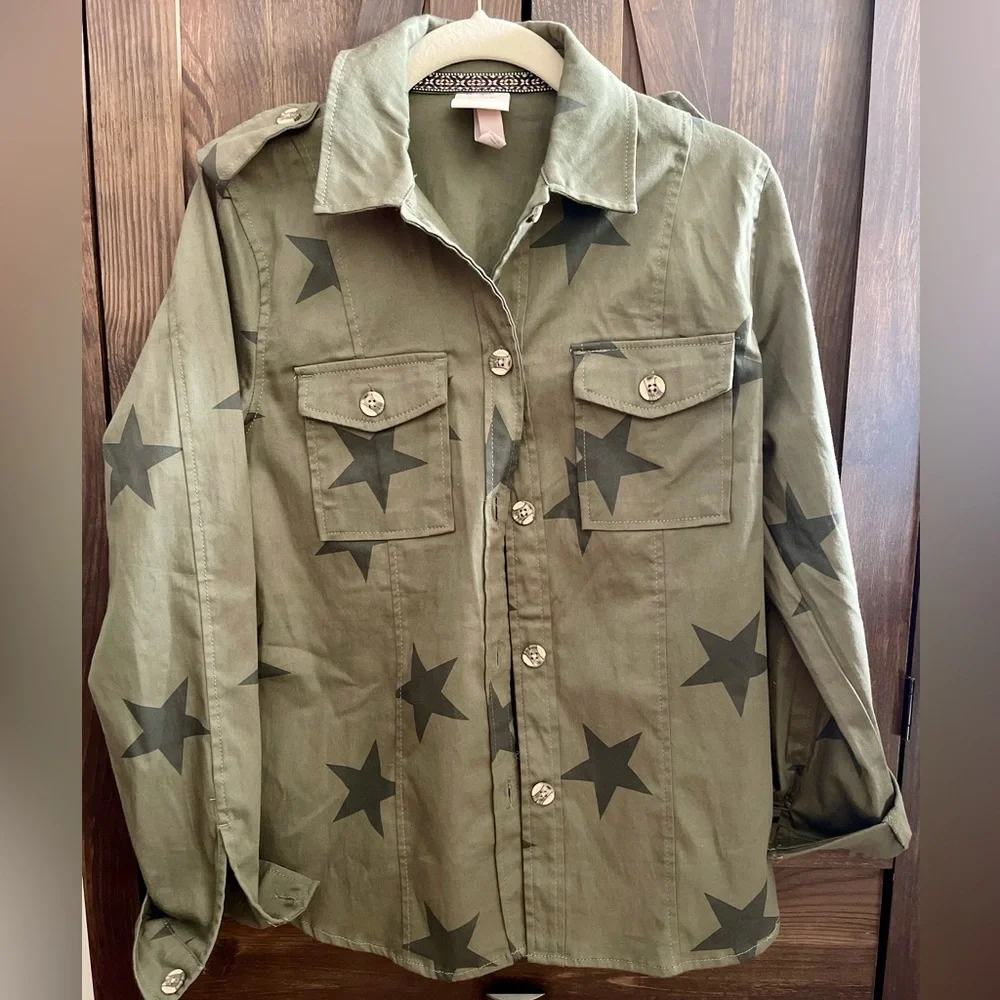 NWOT Knox Rose Army Green Star Button-Up Shirt - Picture 3 of 10